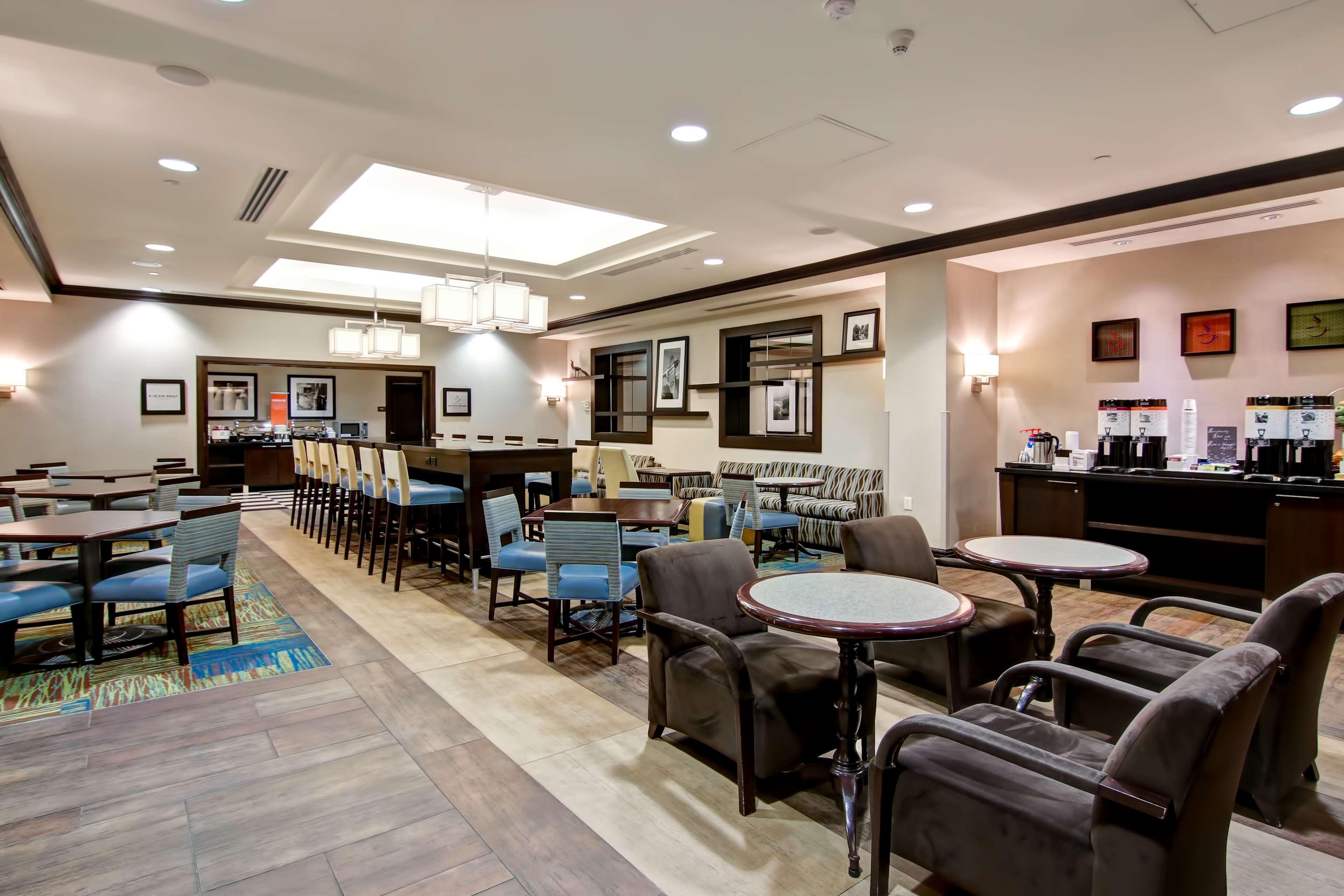 Hampton Inn By Hilton Toronto Airport Corporate Centre Екстериор снимка