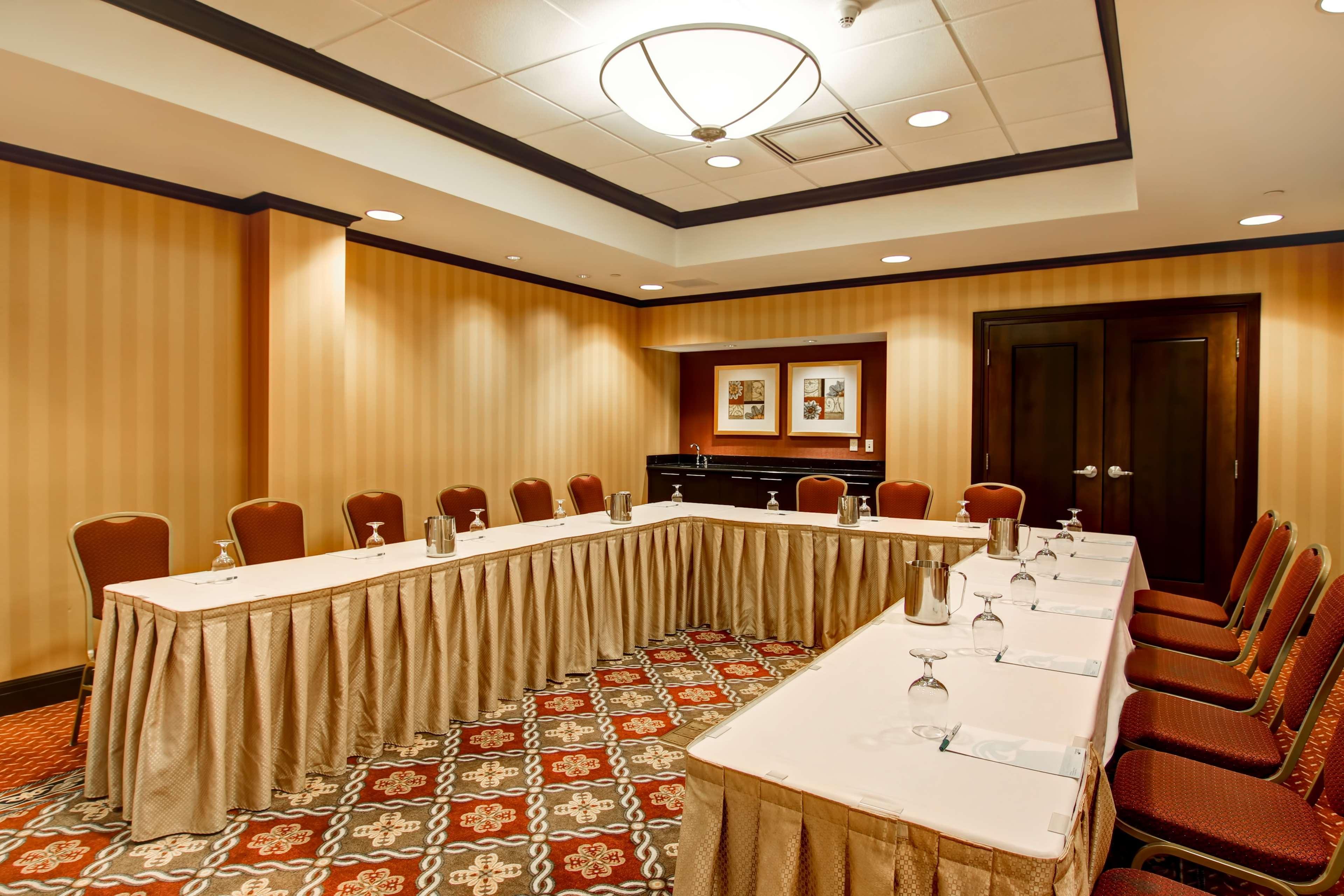 Hampton Inn By Hilton Toronto Airport Corporate Centre Екстериор снимка