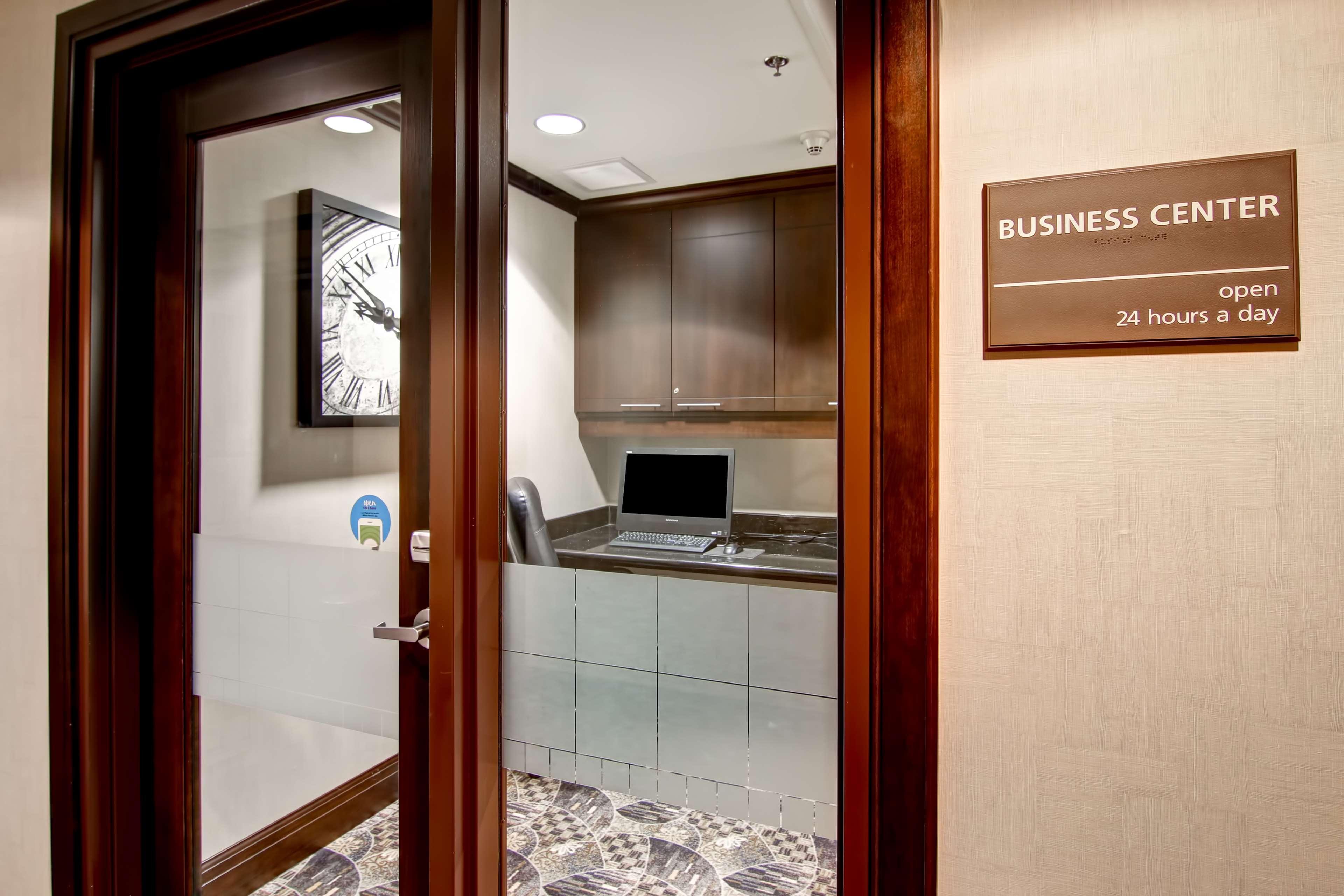 Hampton Inn By Hilton Toronto Airport Corporate Centre Екстериор снимка