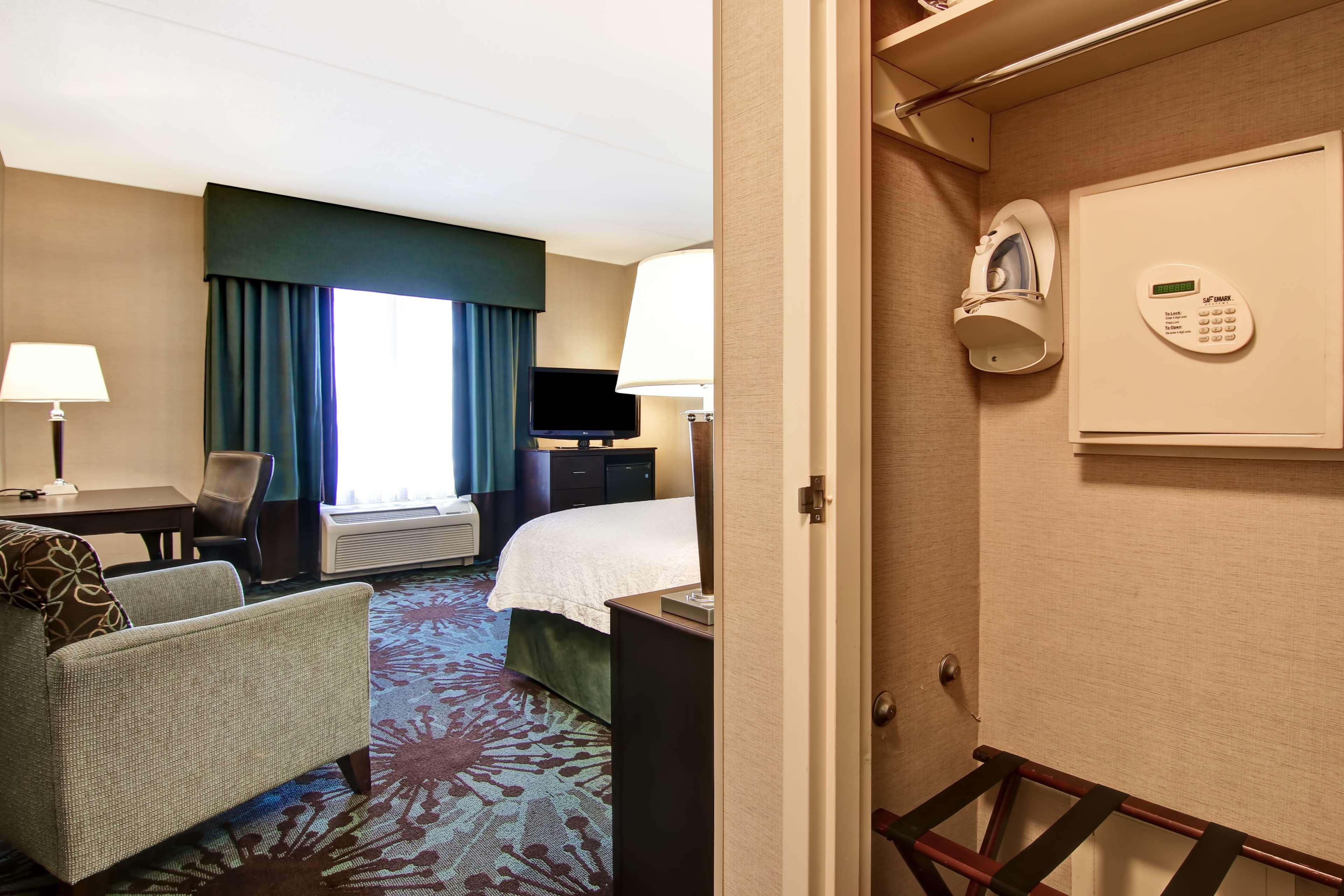 Hampton Inn By Hilton Toronto Airport Corporate Centre Екстериор снимка