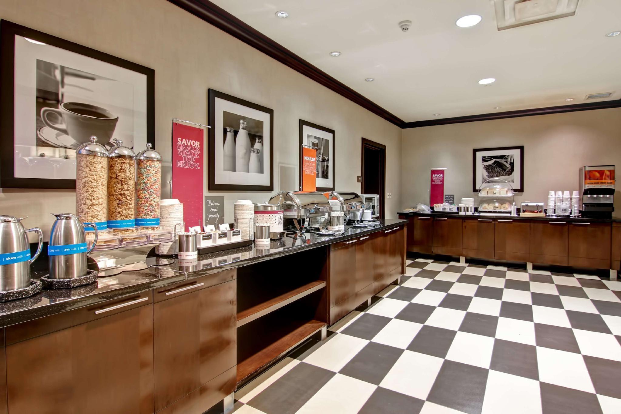 Hampton Inn By Hilton Toronto Airport Corporate Centre Екстериор снимка