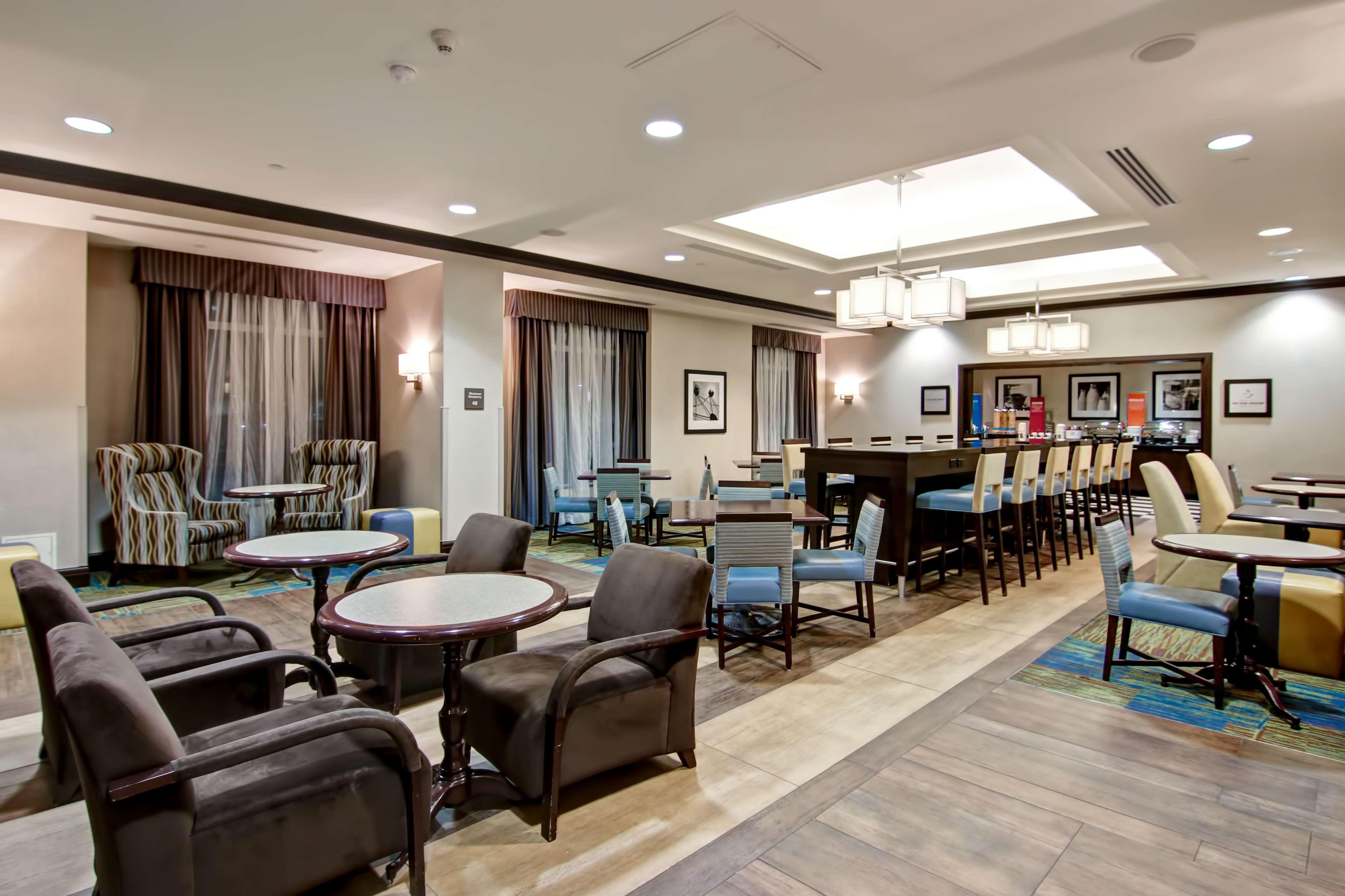 Hampton Inn By Hilton Toronto Airport Corporate Centre Екстериор снимка