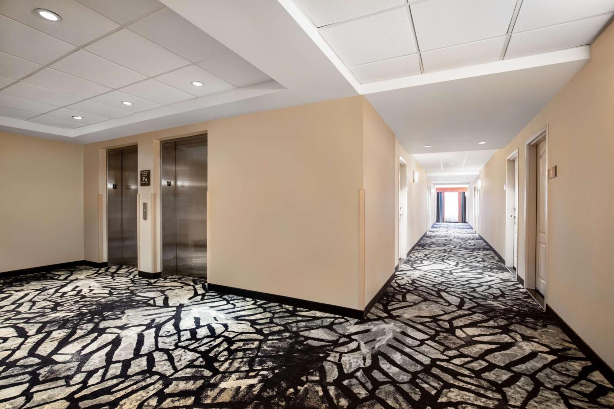 Hampton Inn By Hilton Toronto Airport Corporate Centre Екстериор снимка