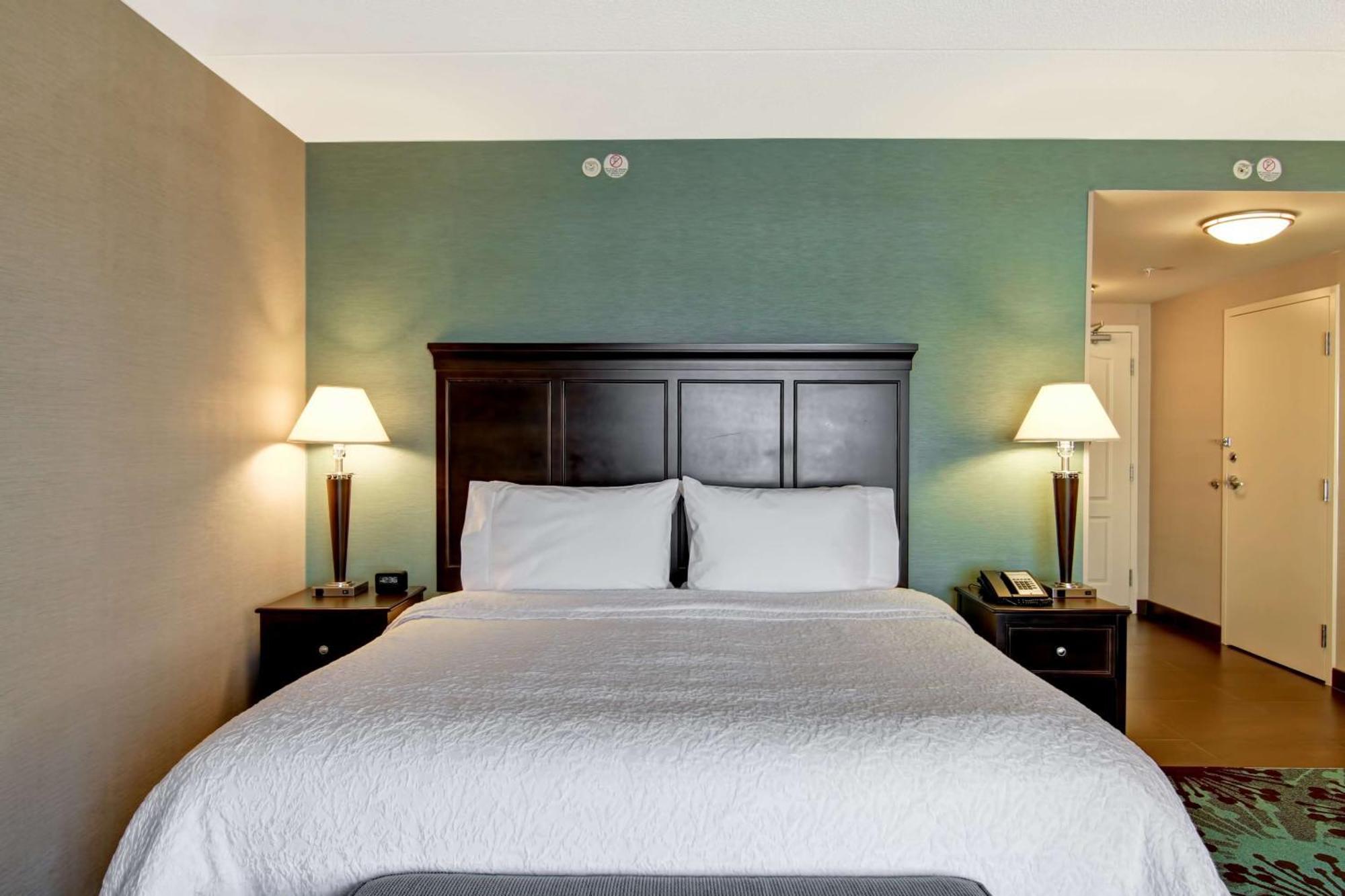 Hampton Inn By Hilton Toronto Airport Corporate Centre Екстериор снимка