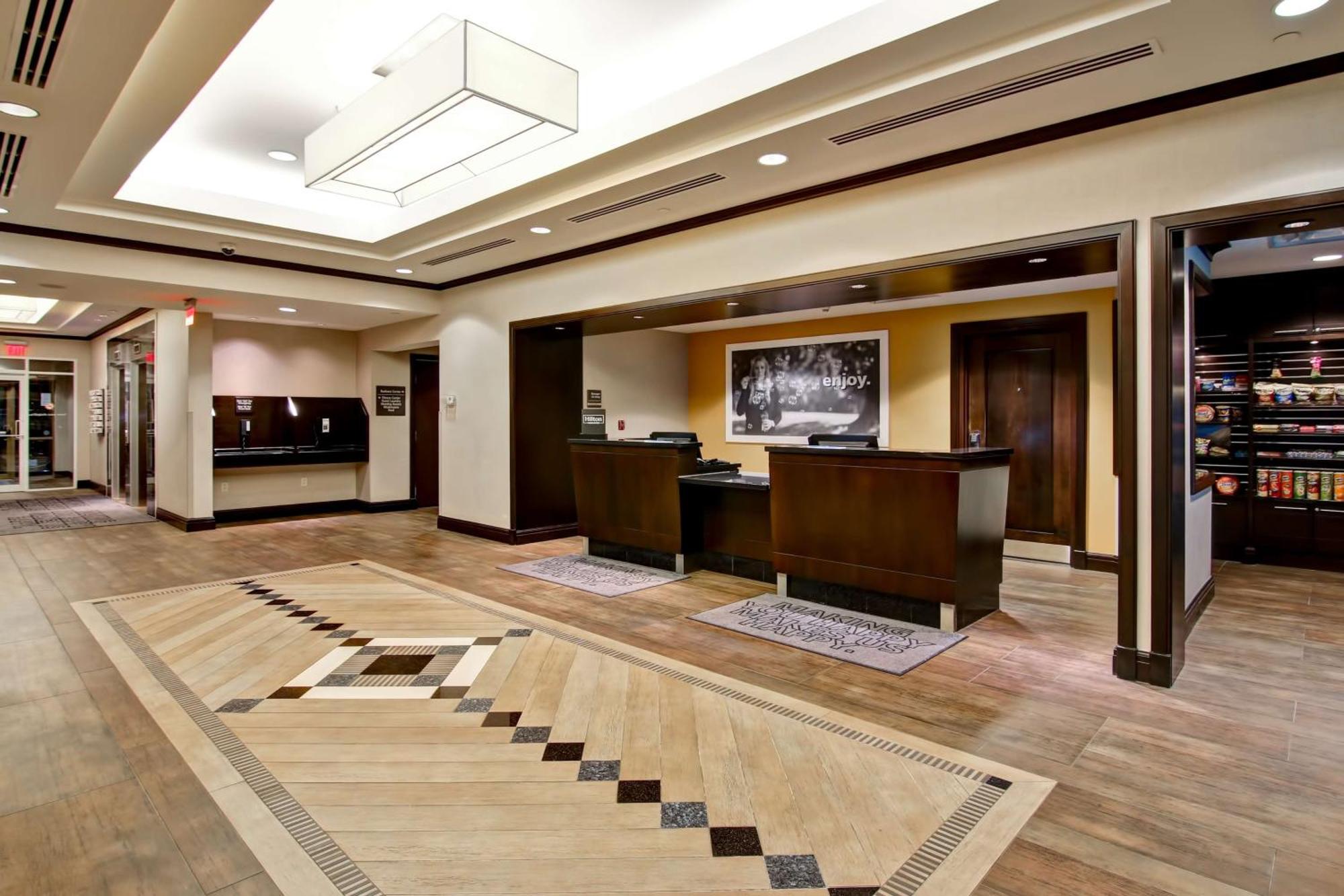 Hampton Inn By Hilton Toronto Airport Corporate Centre Екстериор снимка