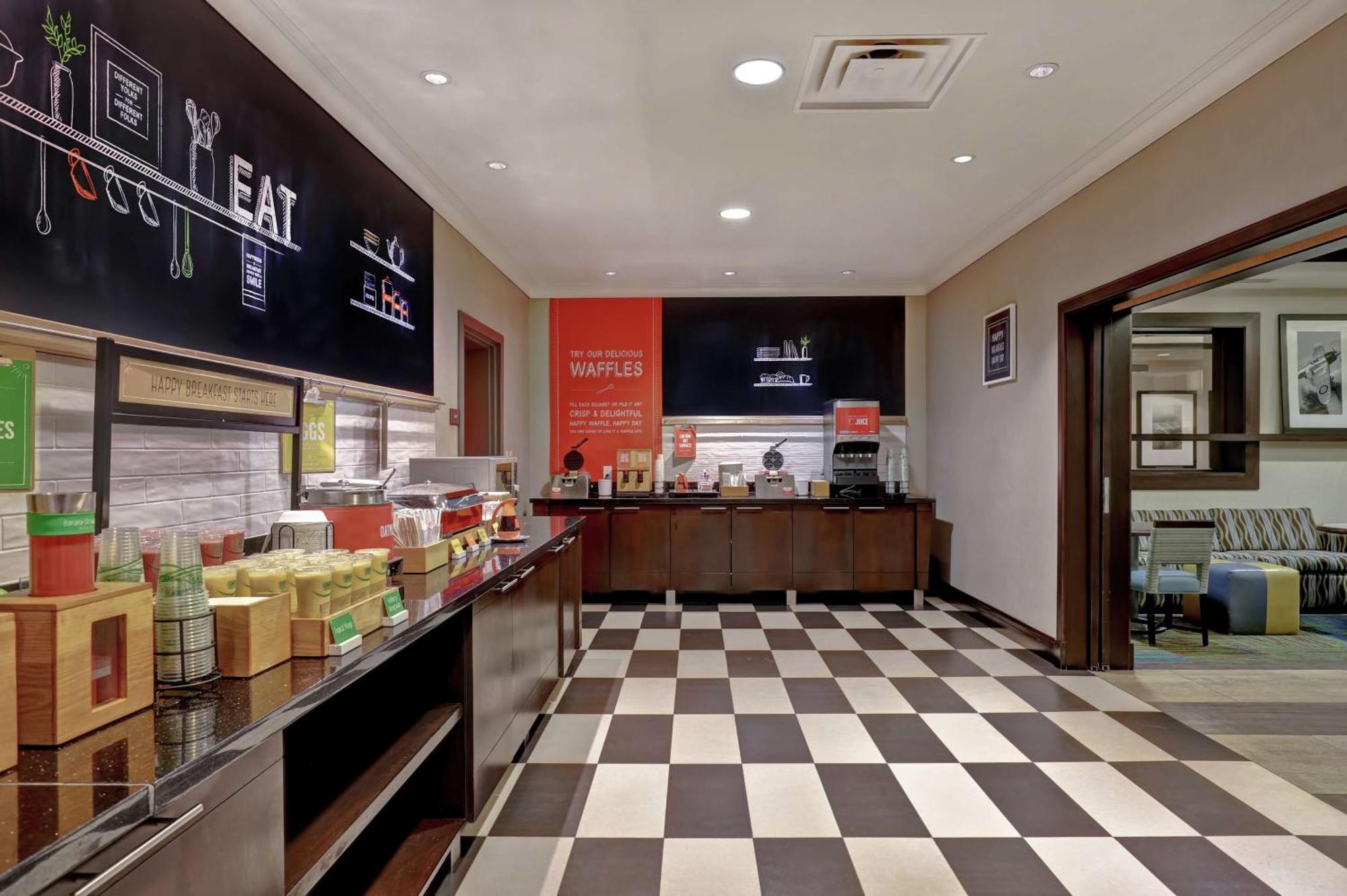 Hampton Inn By Hilton Toronto Airport Corporate Centre Екстериор снимка